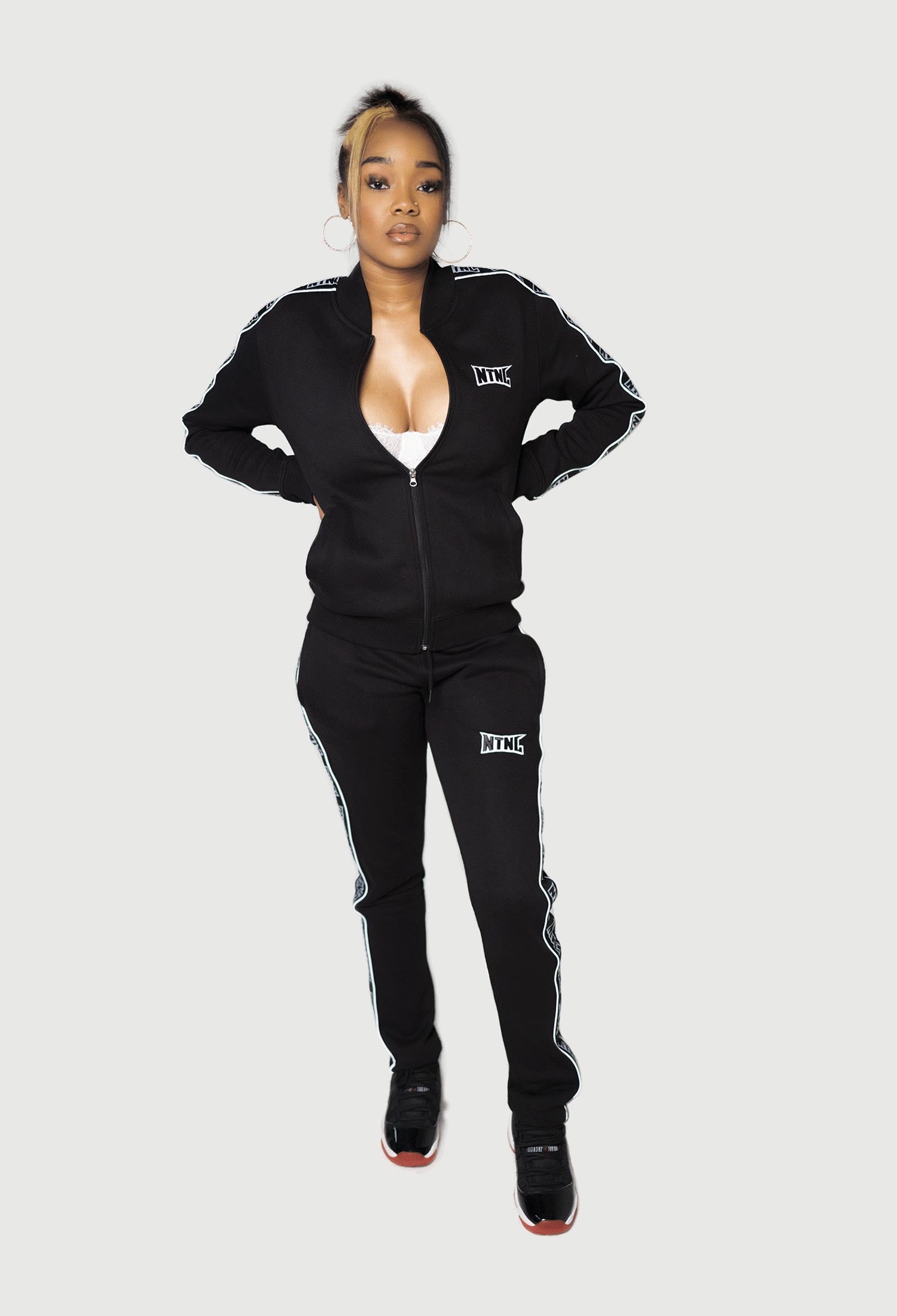 FEMALE MODEL WEARING SIZE S BLACK 3M TRACKSUIT